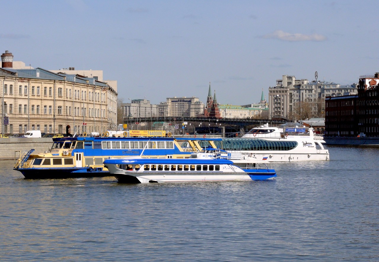 по реке на ракета москва