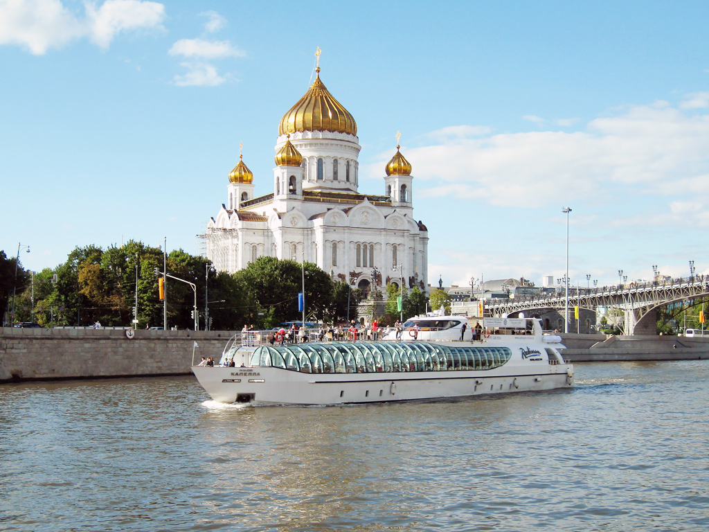 Москва река экскурсия на теплоходе цена. Теплоход Москва река Рэдиссон. Рэдиссон теплоход Москва. Теплоход Рэдиссон по Москве реке. Теплоход капелла Radisson.