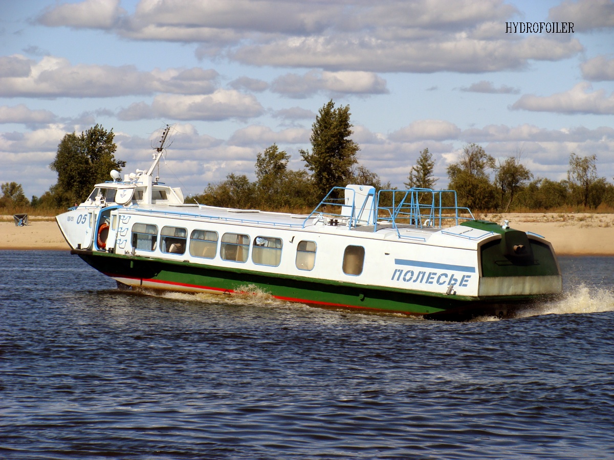 Теплоход полесье фото