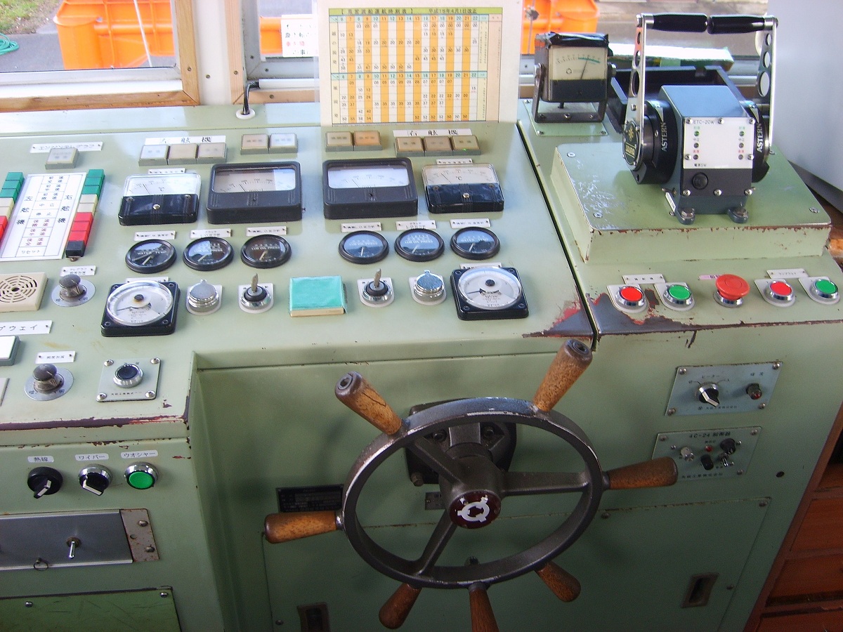 Toyama Ferry. Wheelhouses, Control panels