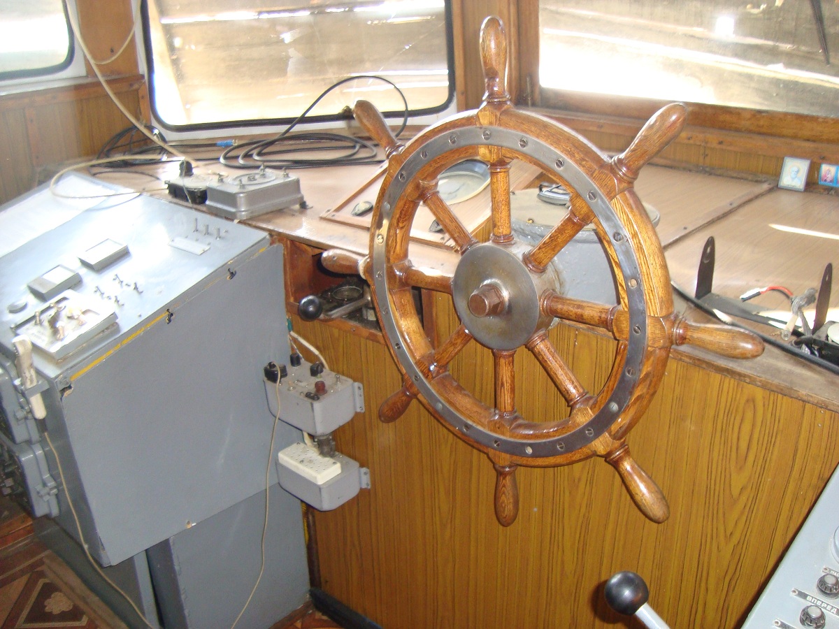 ОМ-148. Wheelhouses, Control panels