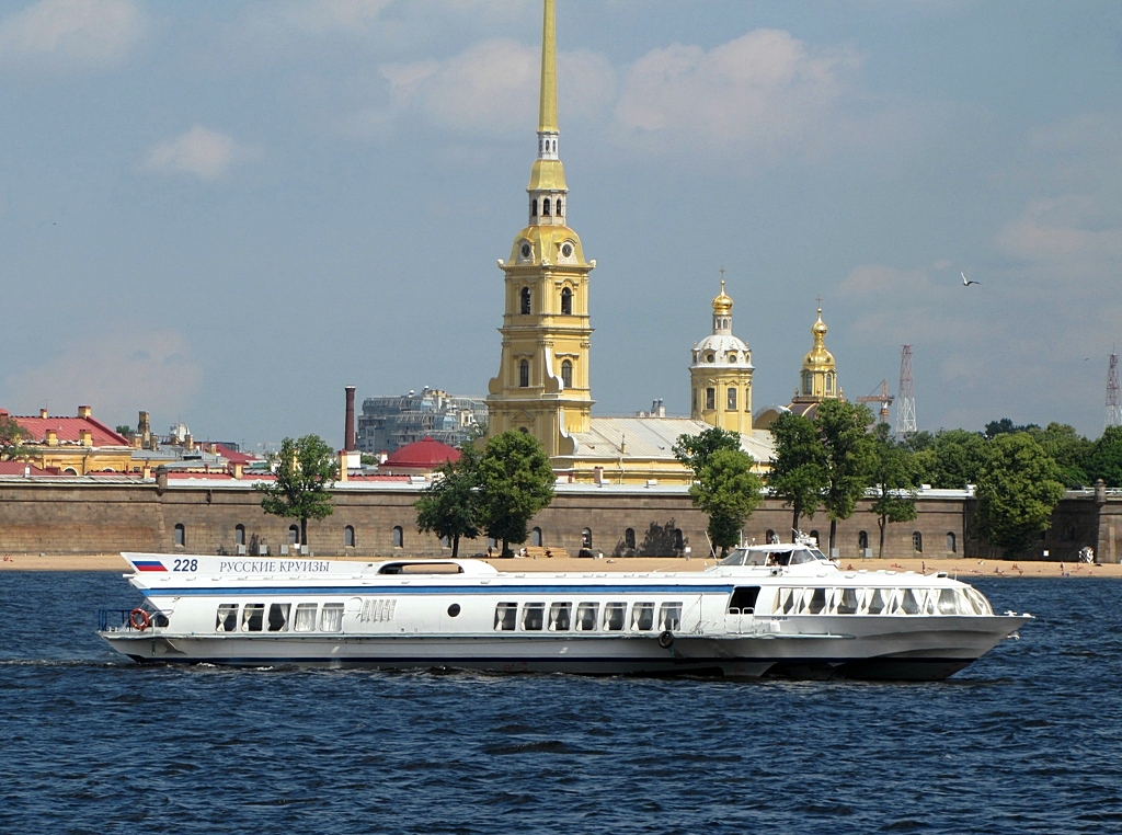 Метеор из петергофа в санкт петербург цена. Метеор Санкт-Петербург Петергоф. Метеор 228 Санкт Петербург. Метеор в Петергоф. Причал в Петергофе Метеор.