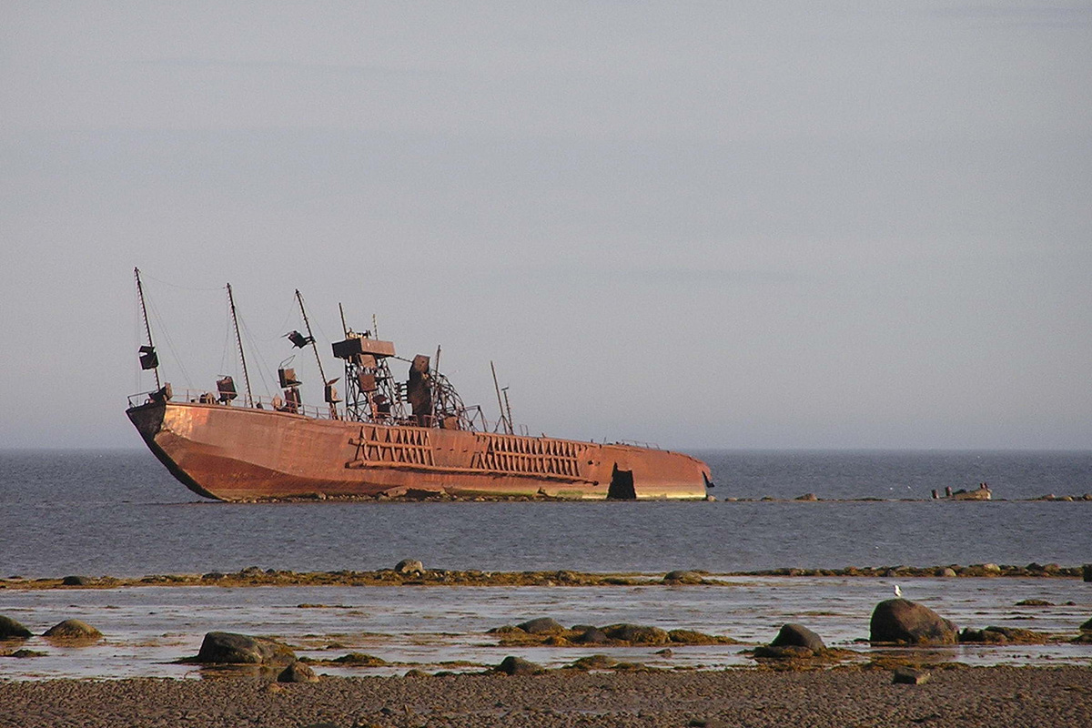 Судно на белом море 5 букв. Судно-мишень пр 1784. Корабль мишень. Суда мишени. Неопознанное судно.