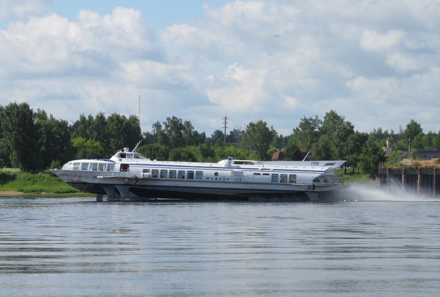 по реке на ракета москва