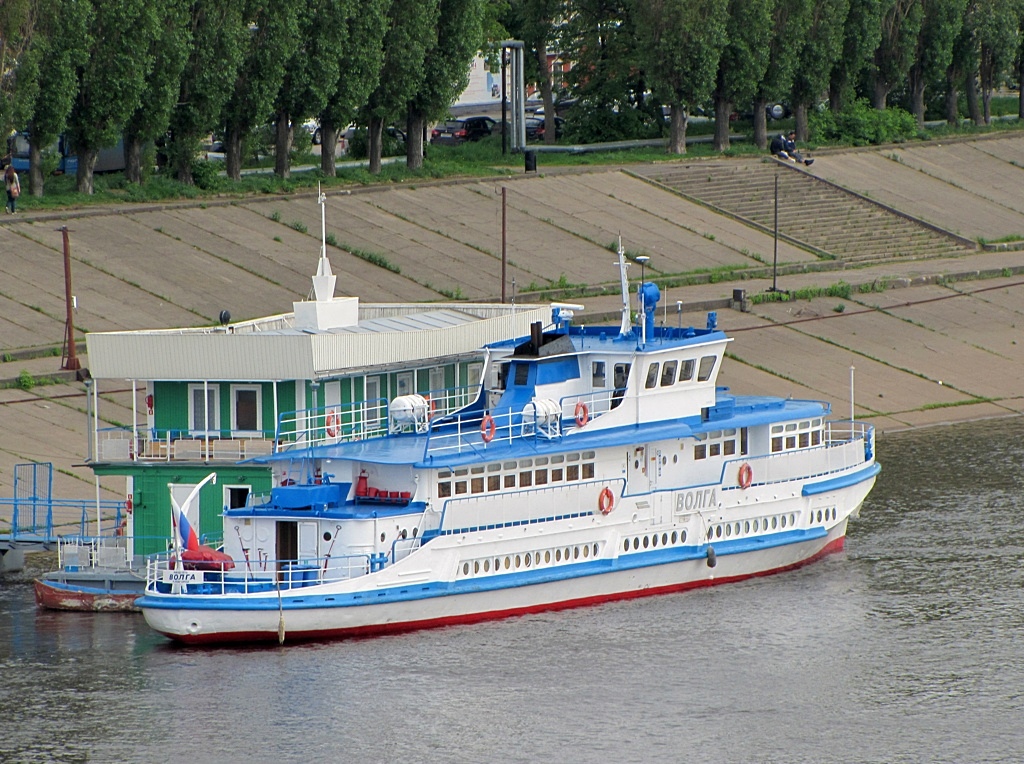 Плавбаза-370, Волга