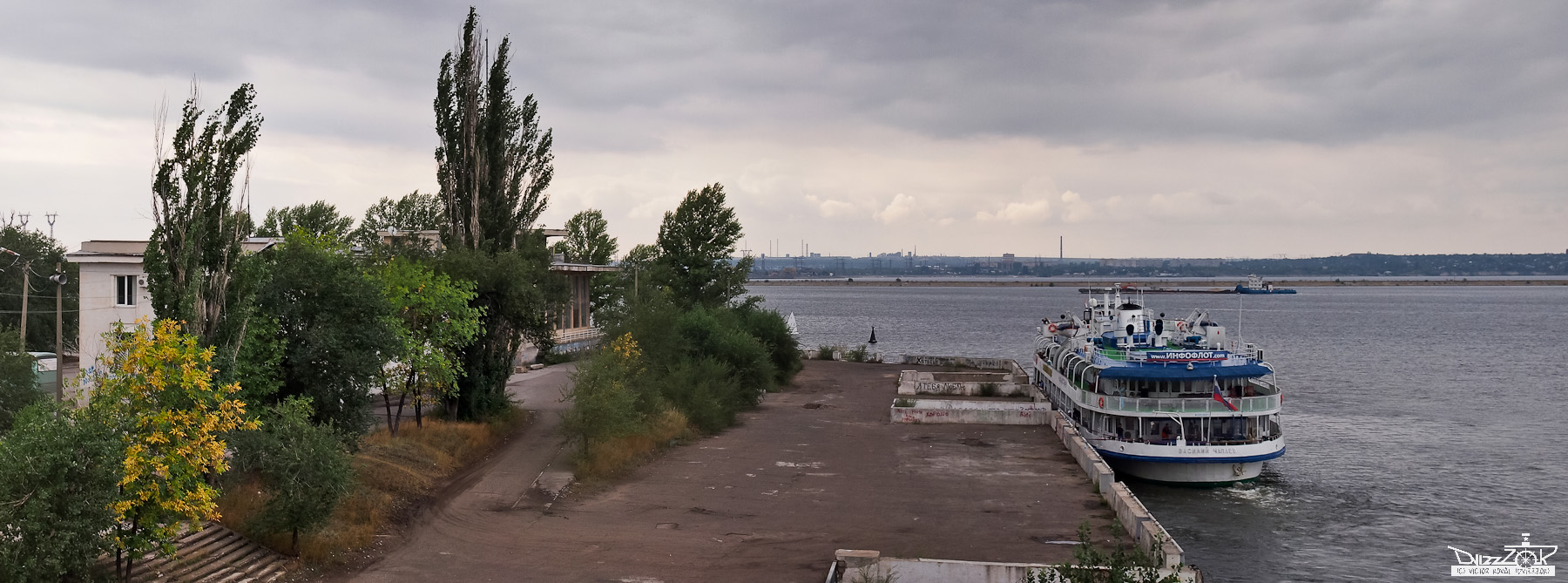 Порты на реке волга. Волгоградский Речной порт, Волжский. Речпорт Волжский. Речной вокзал Волжский. Речной вокзал Волгоград.