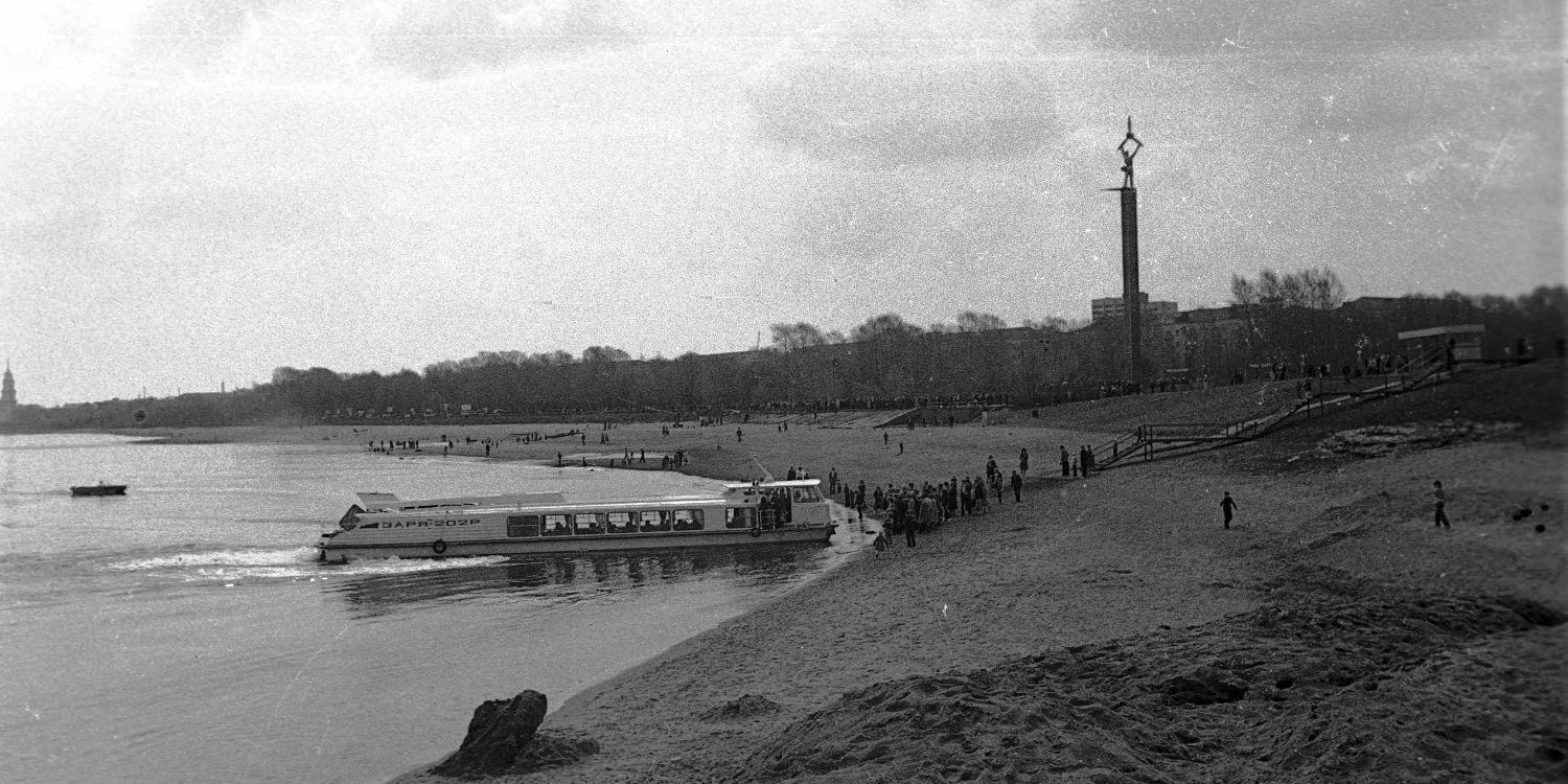 Рыбинск год постройки. Старинный Рыбинск Волжская набережная. Набережная Рыбинск водохранилище. Рыбинск СССР. Теплоход Заря Рыбинск.