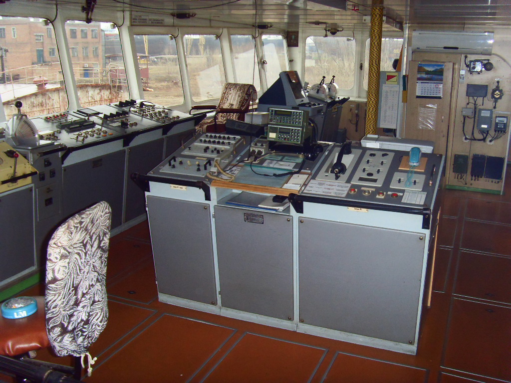 Астрахань Сити. Wheelhouses, Control panels