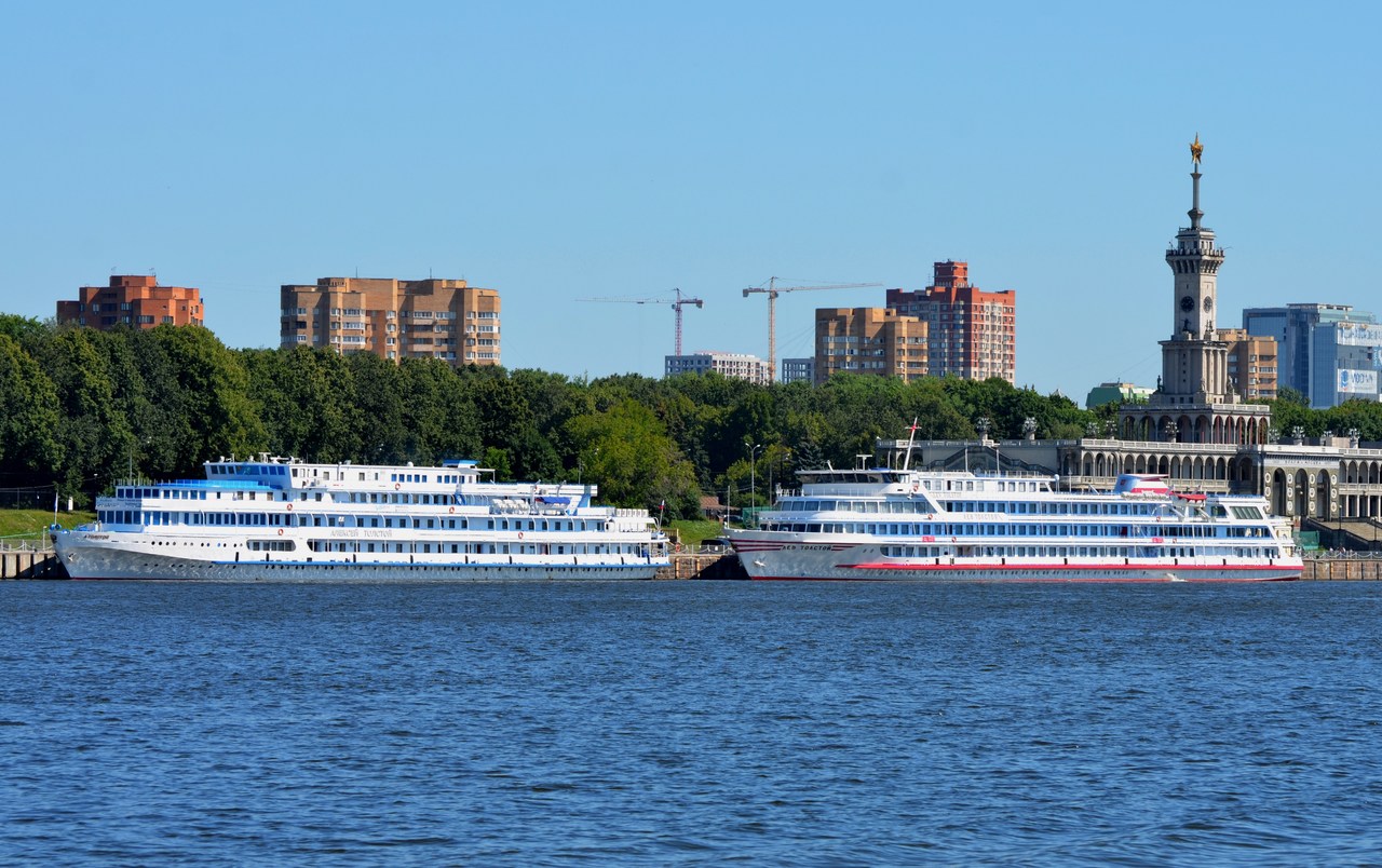 Алексей Толстой, Лев Толстой