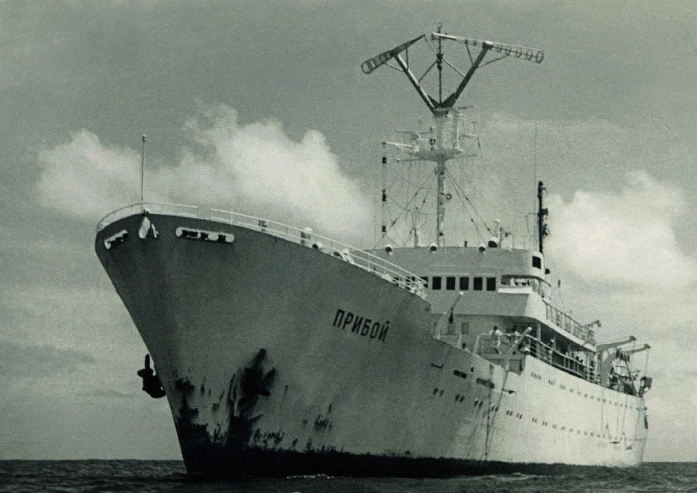 буксир прибой тверь. земснаряд амур хабаровск. омик прибой теплоход. ретинское судно мурманск. нис павел гордиенко судно.