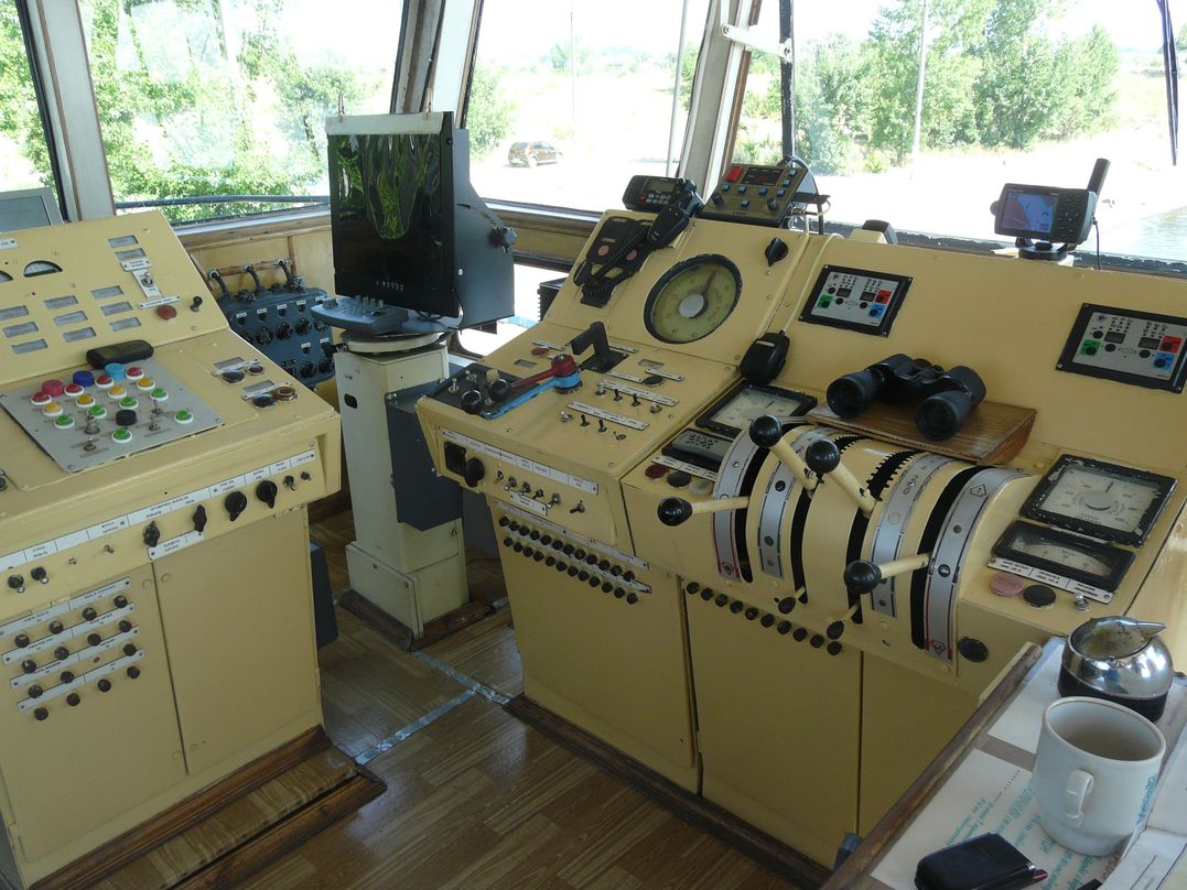 Урал-9. Wheelhouses, Control panels