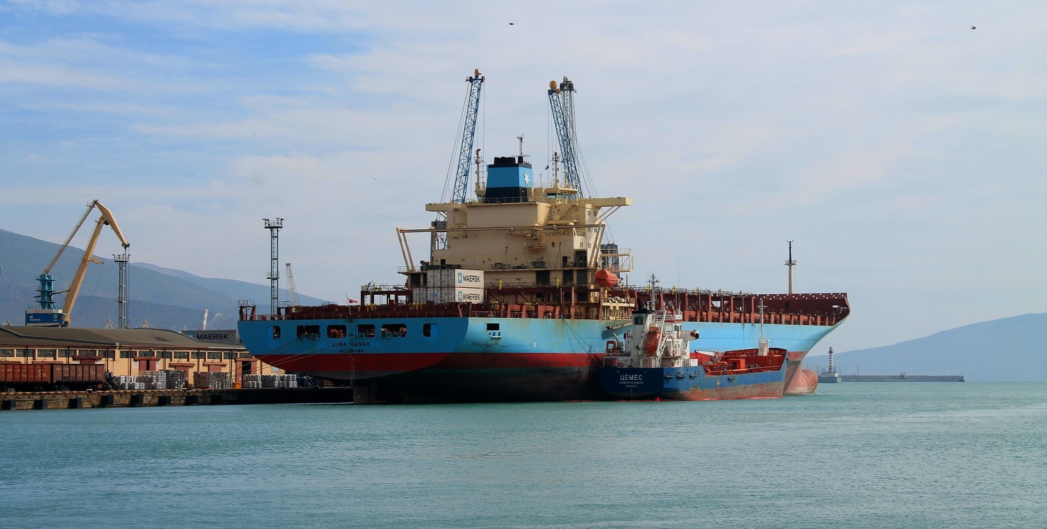 Luna Maersk, Цемес