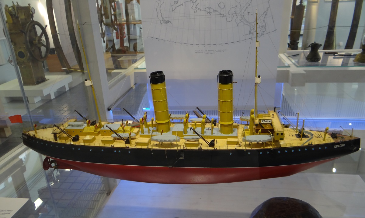 Проекты гражданских судов. Ледокол Красин модель. Моделька ледокола Красин. Большие модели военных и гражданских судов.