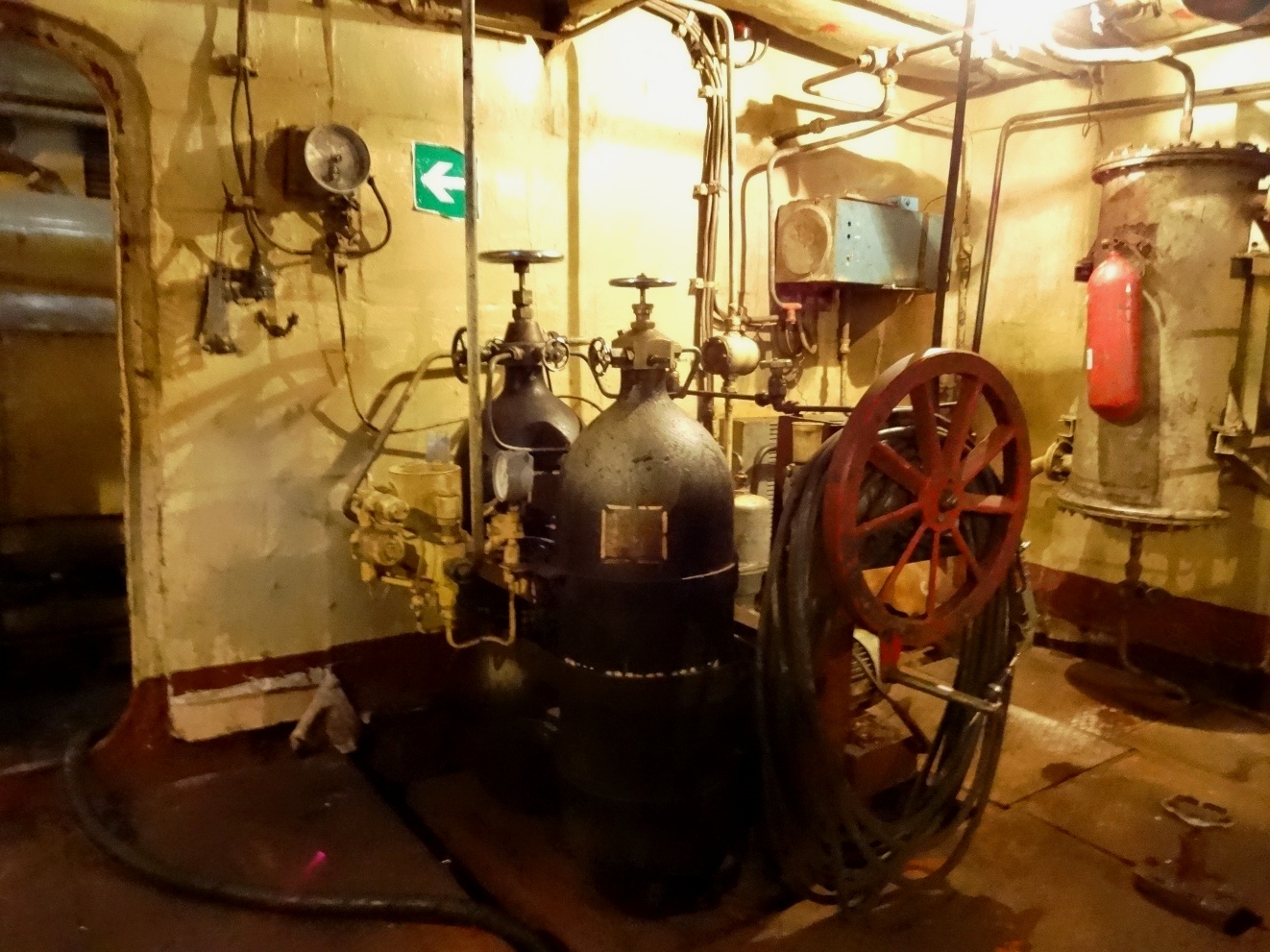 Плавкран-426. Engine Rooms