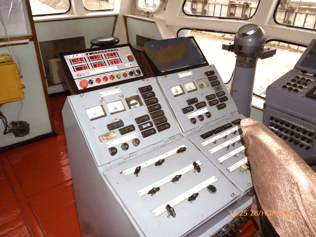 БТП-624. Wheelhouses, Control panels