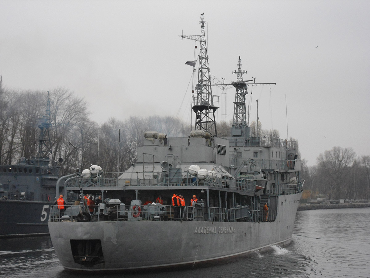 Академик Семенихин