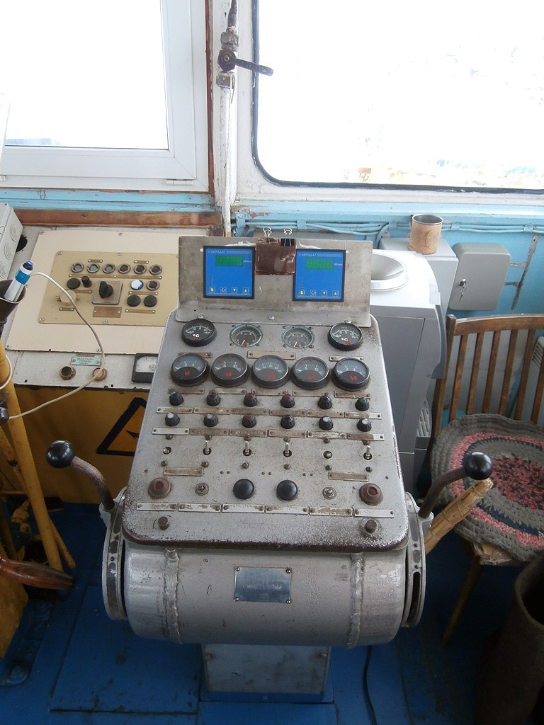 ТН-609. Wheelhouses, Control panels