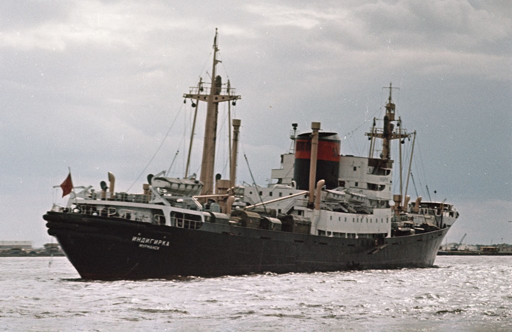 Индигирка — Фото — Водный транспорт