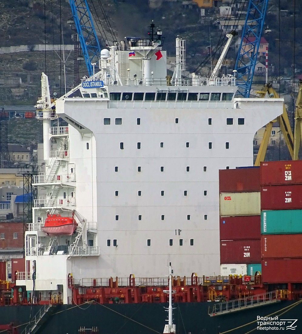 OOCL Istanbul. Надстройки