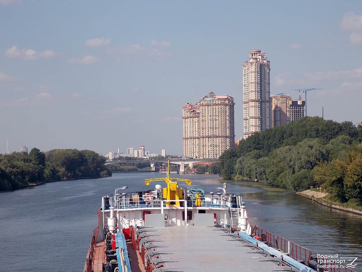 Moskva River, View from wheelhouses and bridge wings
