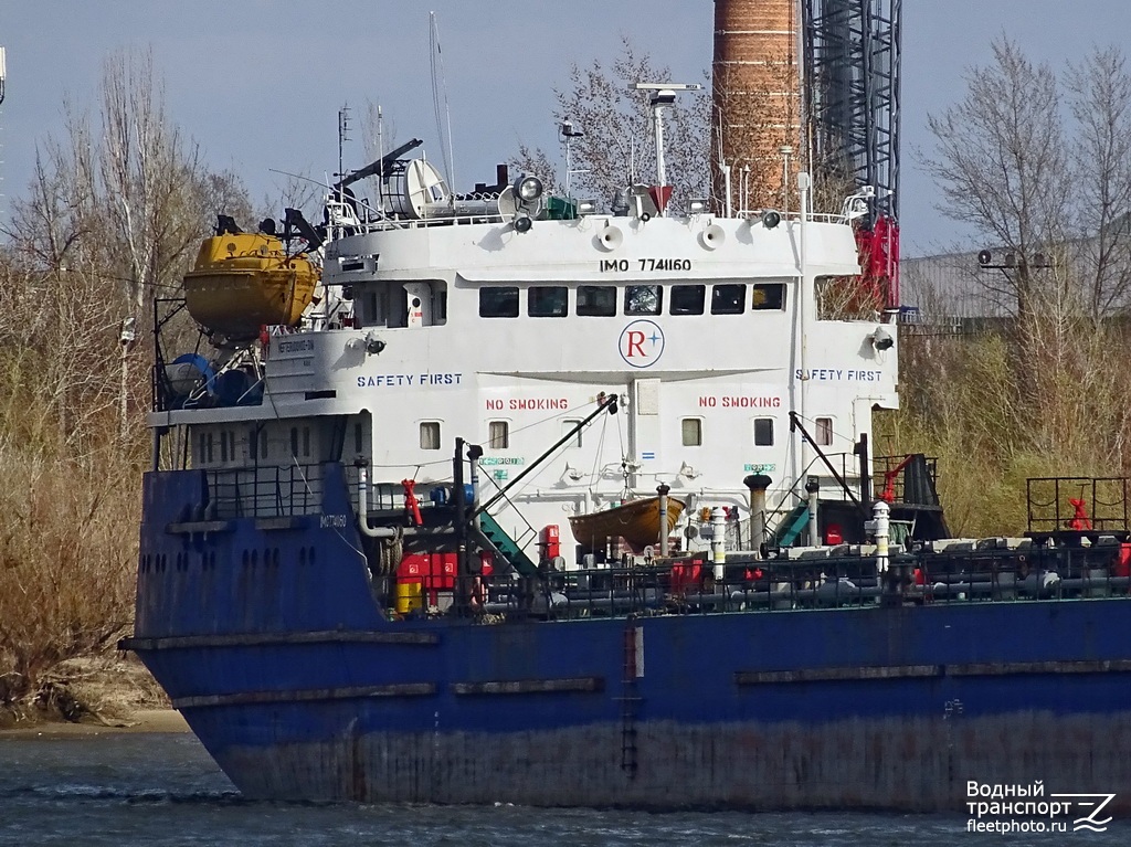 Нефтерудовоз-31М. Vessel superstructures
