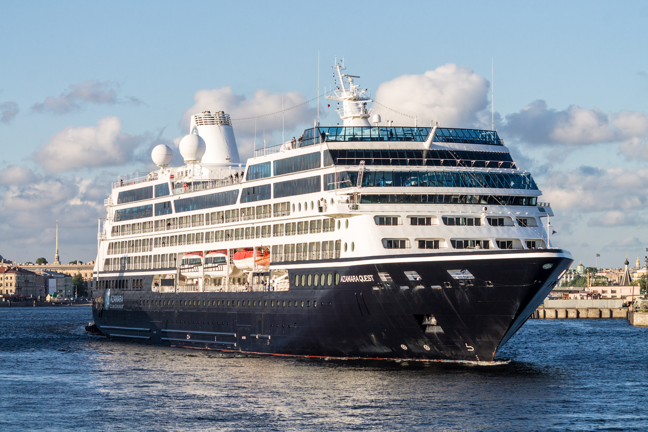 Дом 2 корабль. Azamara Pursuit лайнер. Qe2 корабль. France 2 корабль. Несколько корабле в одном ритме.