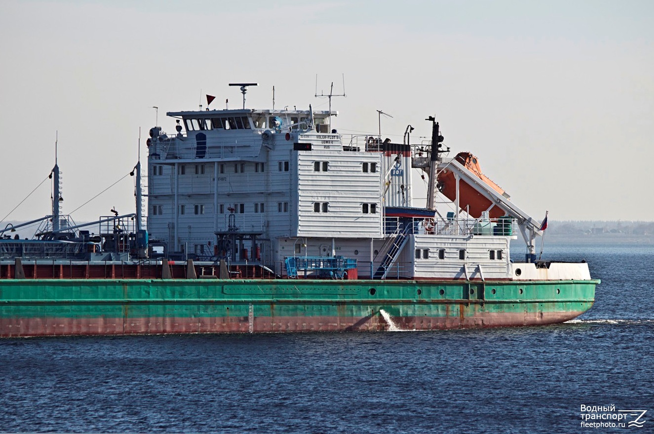 Волга-Флот 9. Vessel superstructures