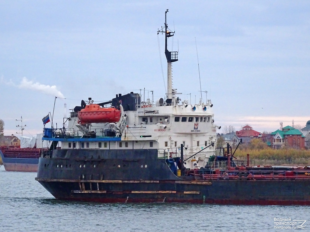 Нефтерудовоз-54М. Vessel superstructures