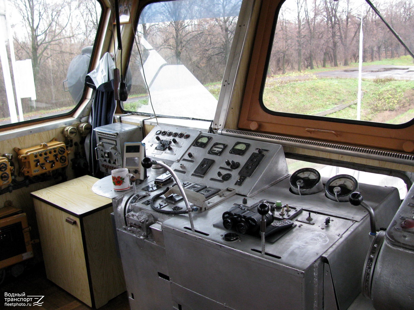 Речной-59. Wheelhouses, Control panels