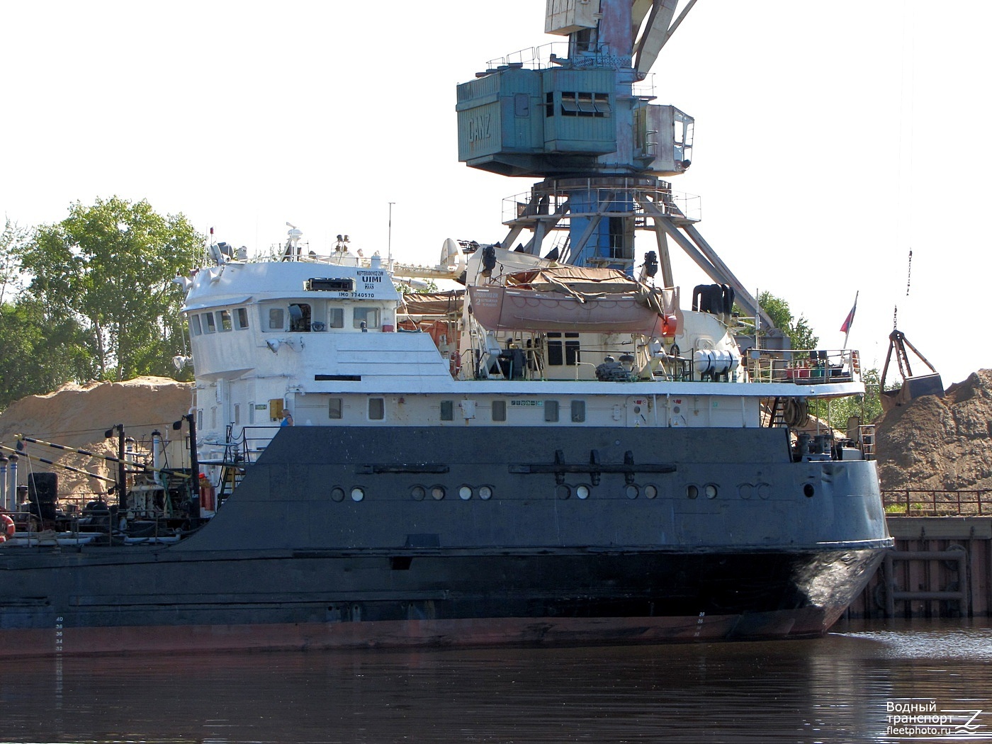 Нефтерудовоз-29М. Vessel superstructures