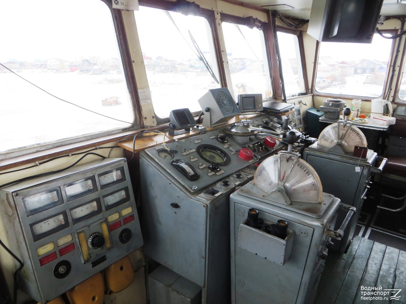 Атаман Ермак. Wheelhouses, Control panels