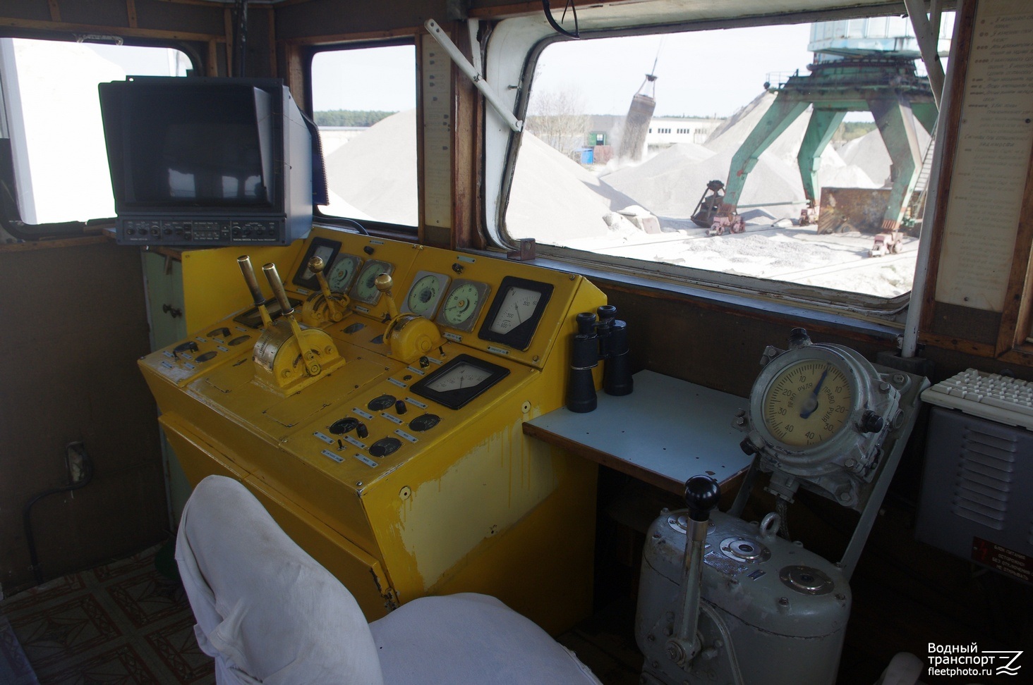 Красiн. Wheelhouses, Control panels