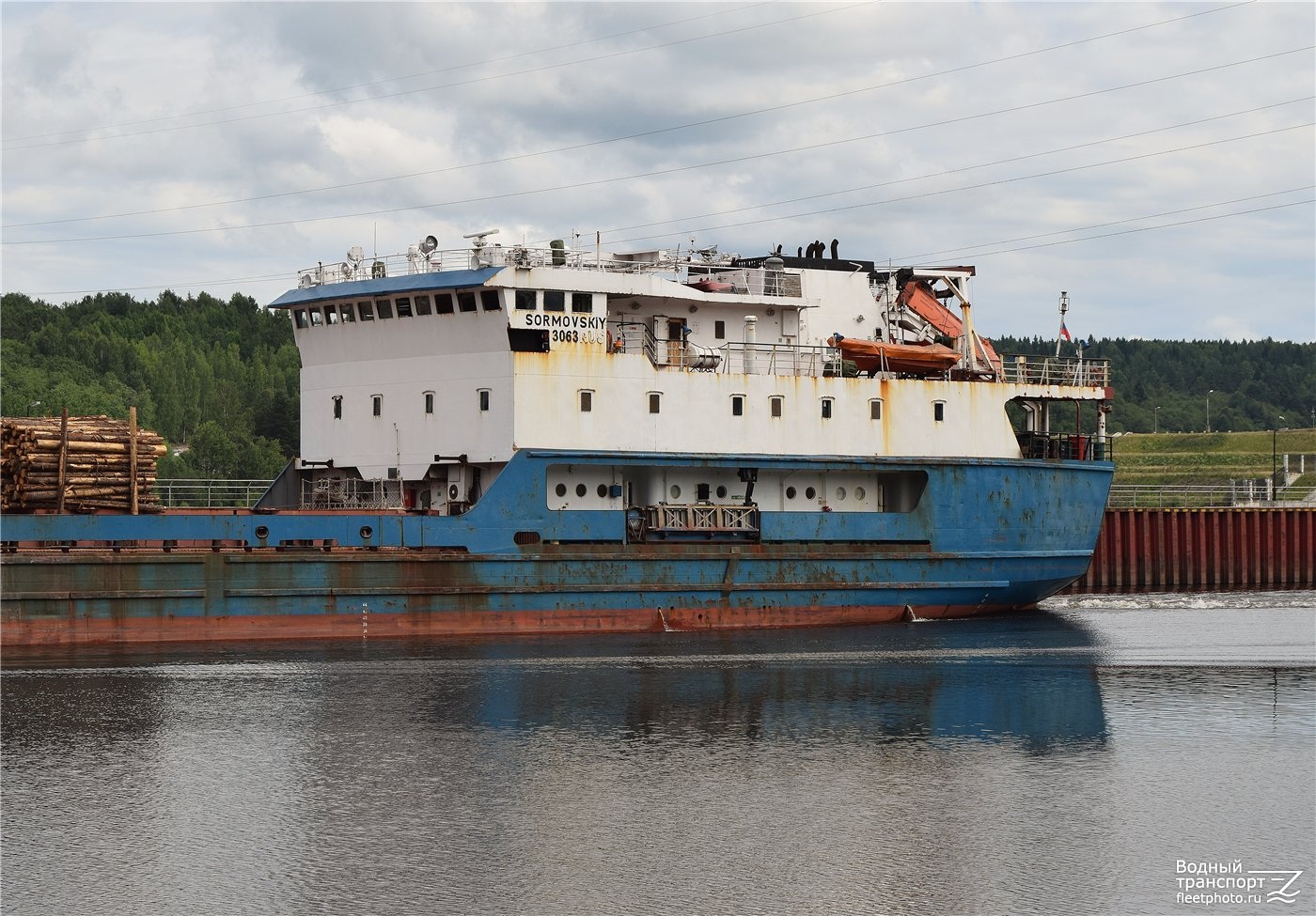 Сормовский-3063. Vessel superstructures