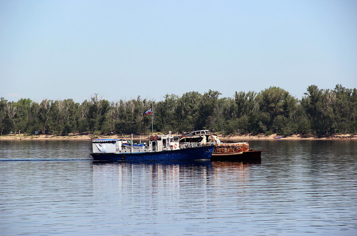 Неопознанное судно - тип Ярославец. Russia - Volga Basin