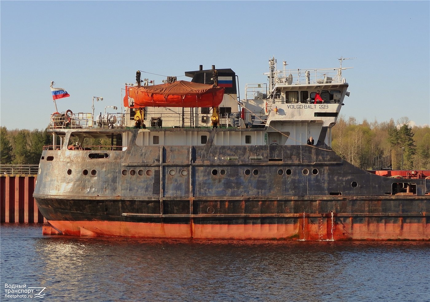 Волго-Балт 229. Vessel superstructures