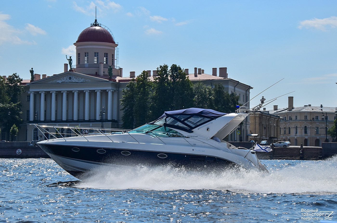 Неопознанное судно - тип Fairline