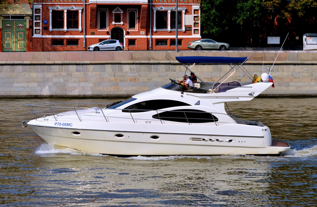 Р 70. Яхта Азимут 42. Azimut 42 яхта. Azimut 42 Dubai. Соврер 70.