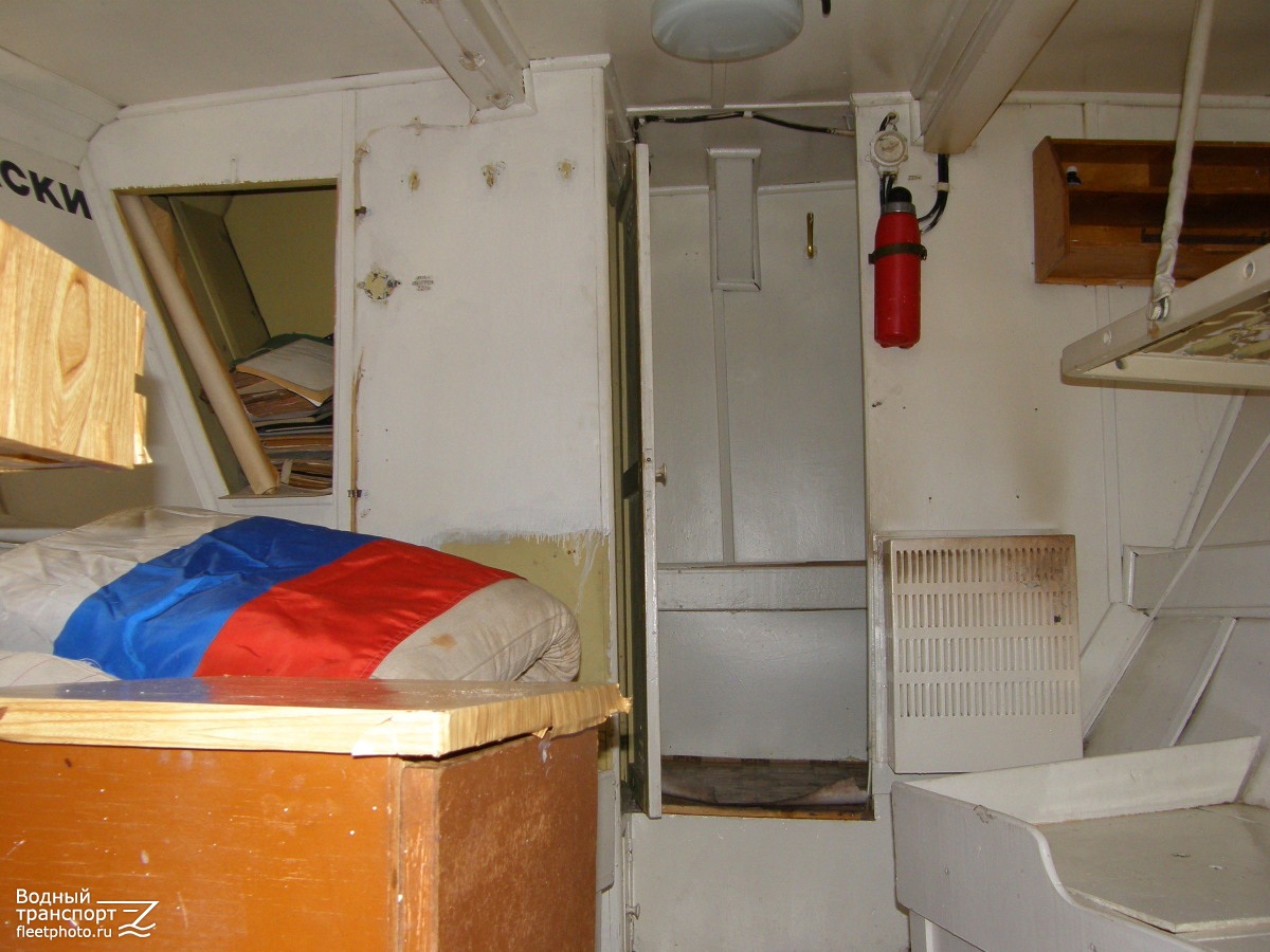 Патрульный-11. Internal compartments