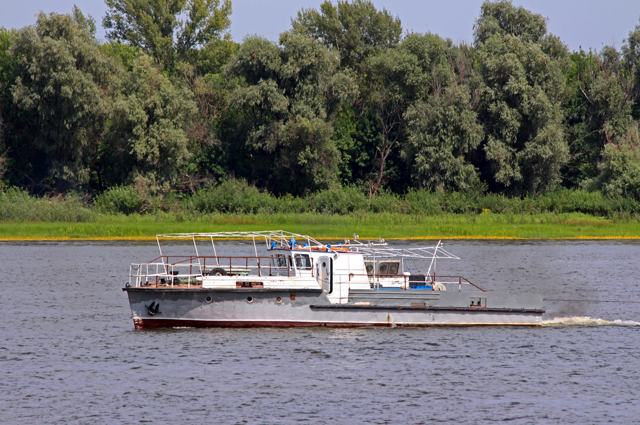 Неопознанное судно - тип Костромич. Russia - Volga Basin