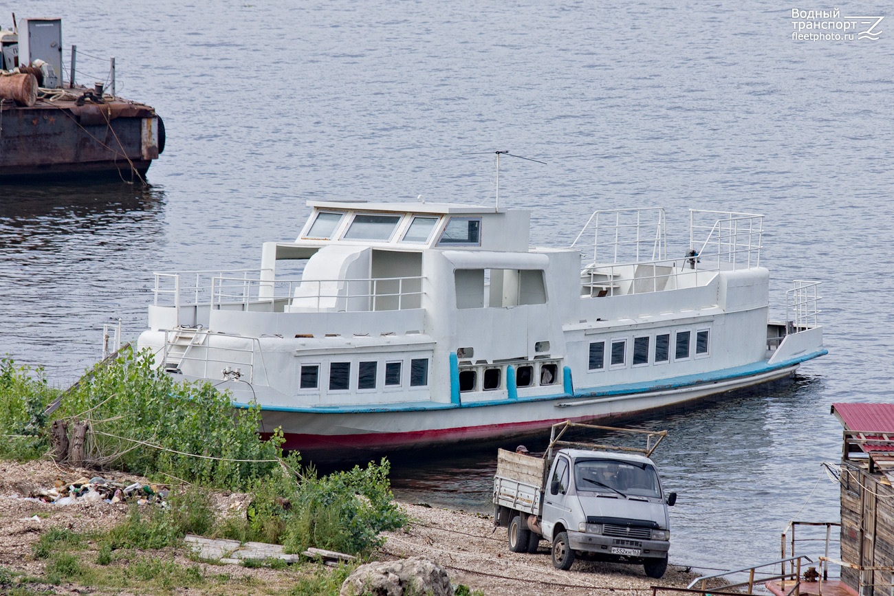 Неопознанное судно - тип Москвич. Russia - Volga Basin