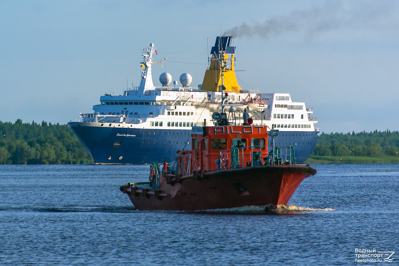 Fleetphoto. Лоцман Варакин. Лоцман на судне. Лоцман на корабле. Судно Северная Двина МАГЭ.