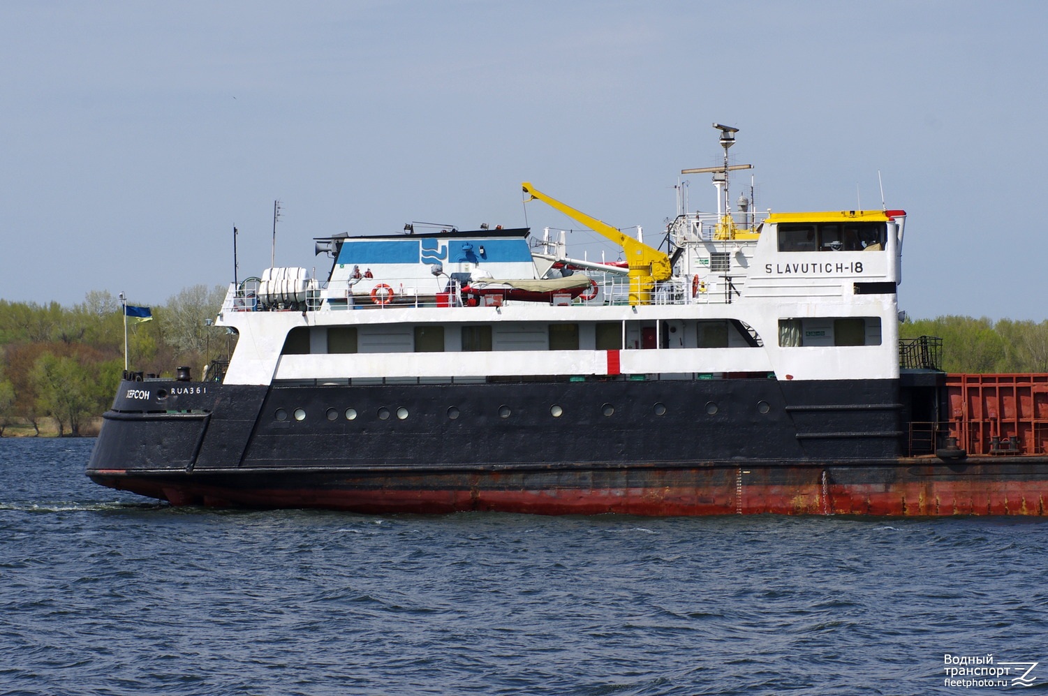 Славутич-18. Vessel superstructures