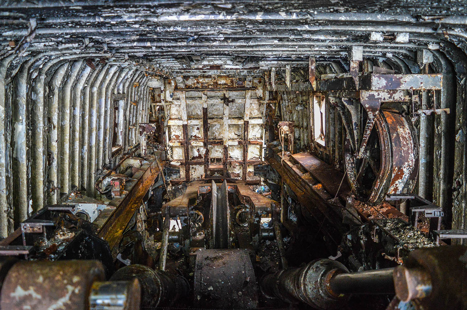 Неукротимый. Internal compartments