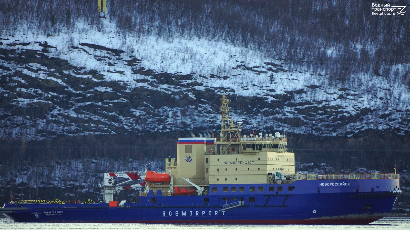 Ледокол новороссийск. Ледокол Новороссийск фото. Ледокол Новороссийск вид сверху.