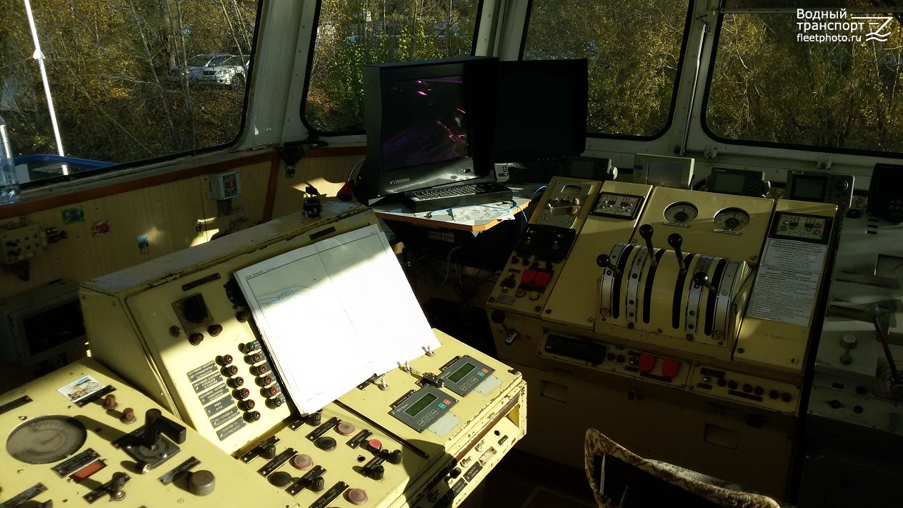 РТ-706. Wheelhouses, Control panels