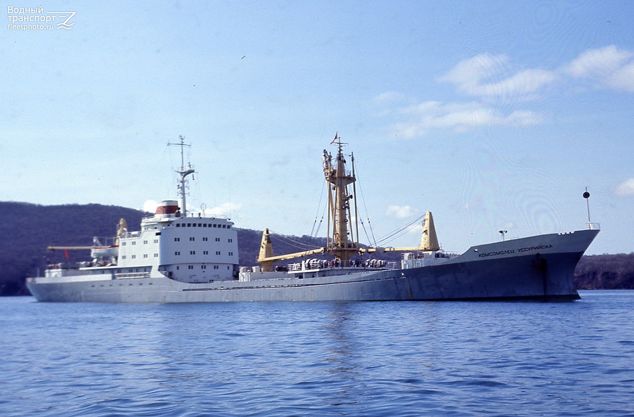 Двмп. Дальневосточное Морское пароходство» (ДВМП). Комсомолец Уссурийска. Теплоход комсомолец. Красноярский комсомолец теплоход.