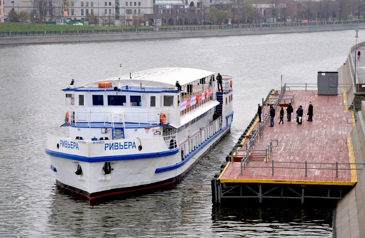 теплоход ривьера по москве реке