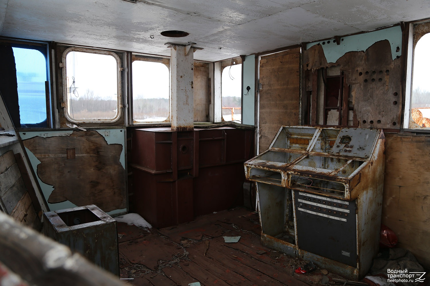 БТМ-489. Wheelhouses, Control panels