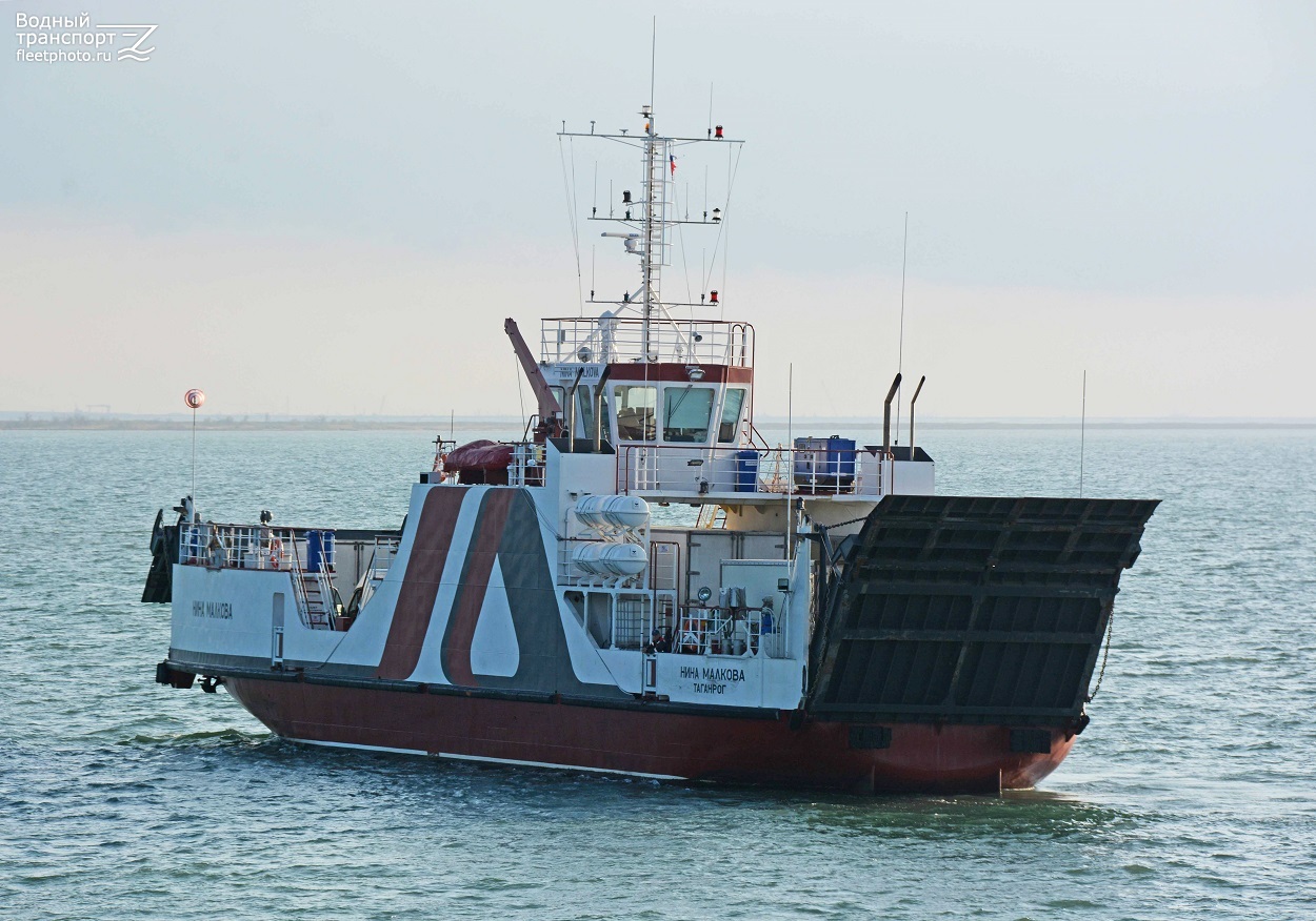 Ship nina bres. Паром Нина Малкова. Судно Нина Малкова. Корабль Нина Малкова. Паром ледового класса Нина Малкова.