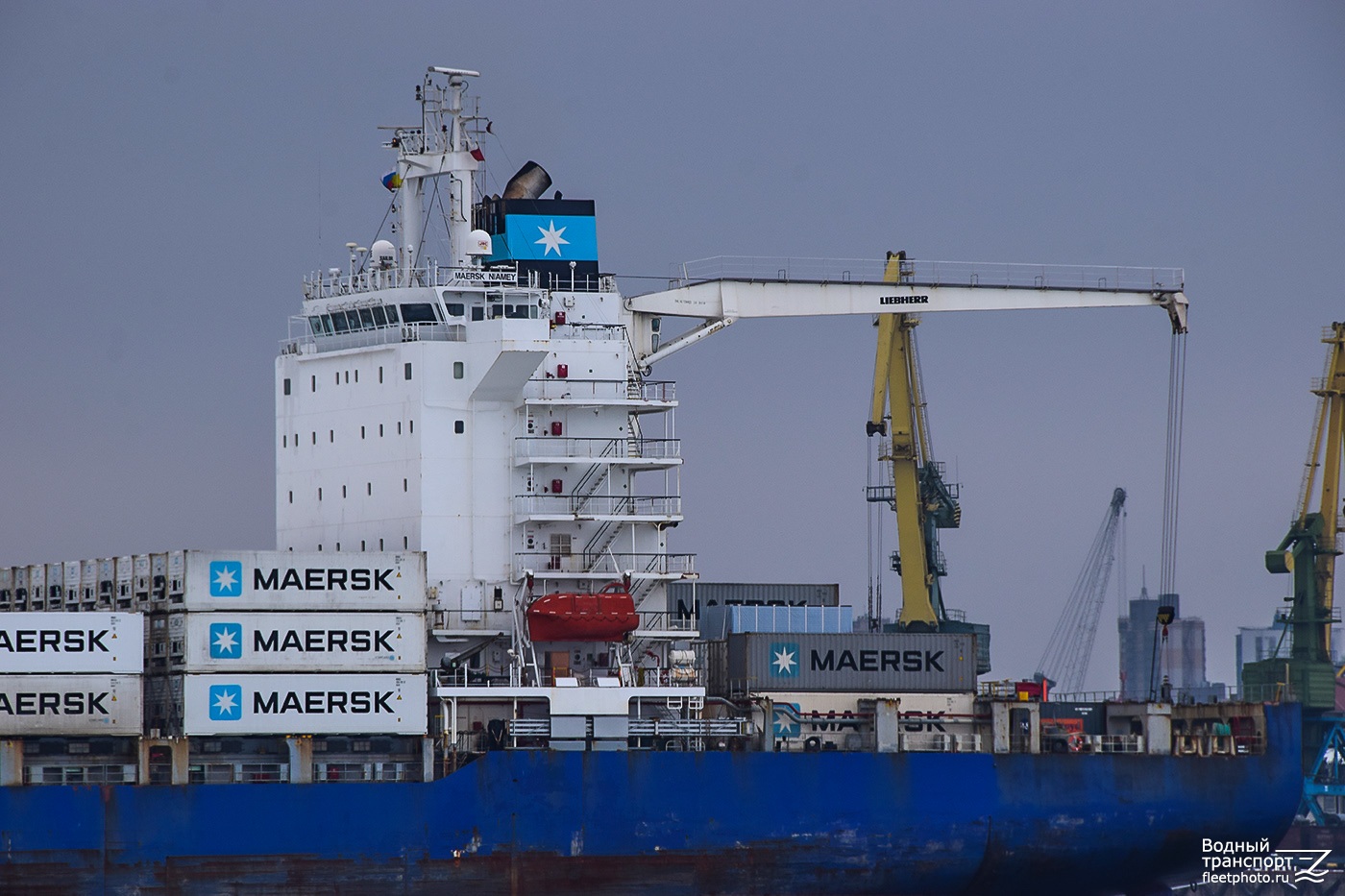 Maersk Niamey. Надстройки
